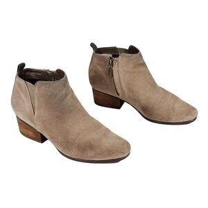 Blondo Suede Ankle Boot sz 8M Women Taupe‎ Stacked Heel Side Zip Waterproof READ